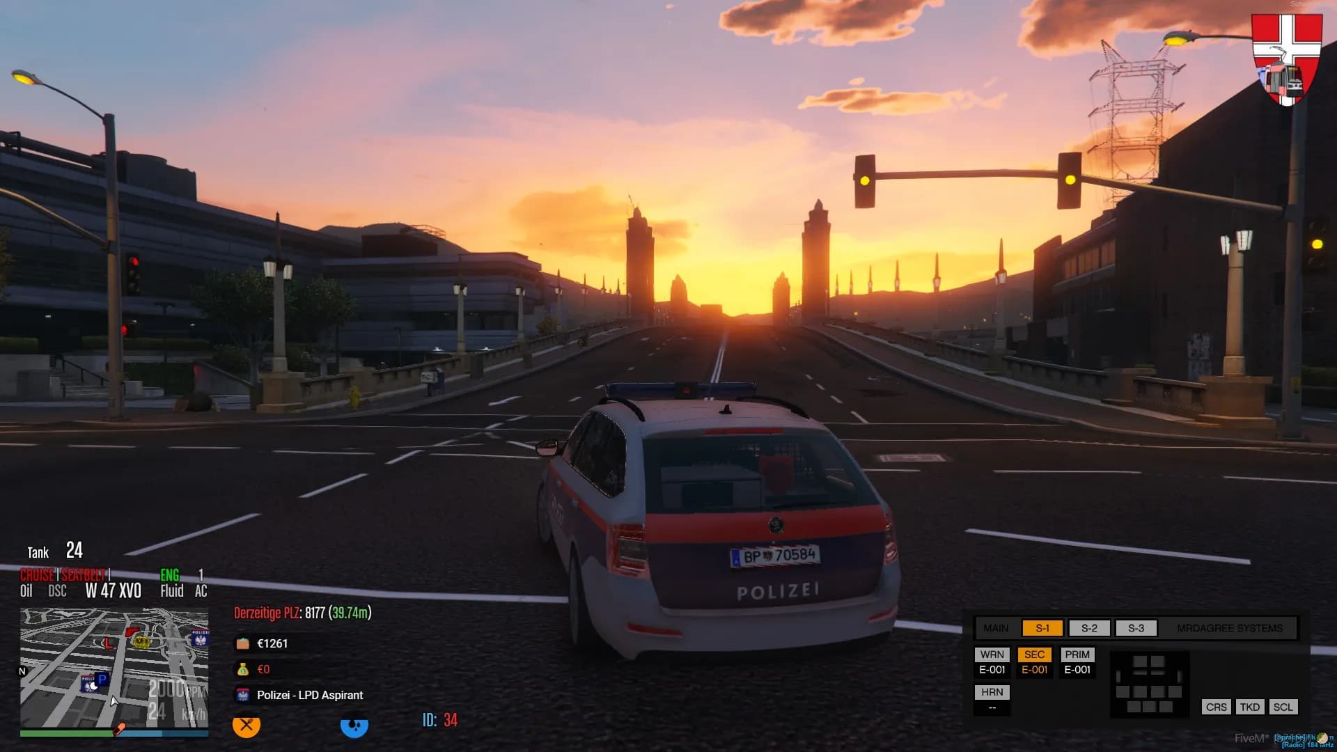 SchockLifeRP V2, Polizeifahrzeug bei Sonnenuntergang — Originalscreenshot aus dem privaten Archiv