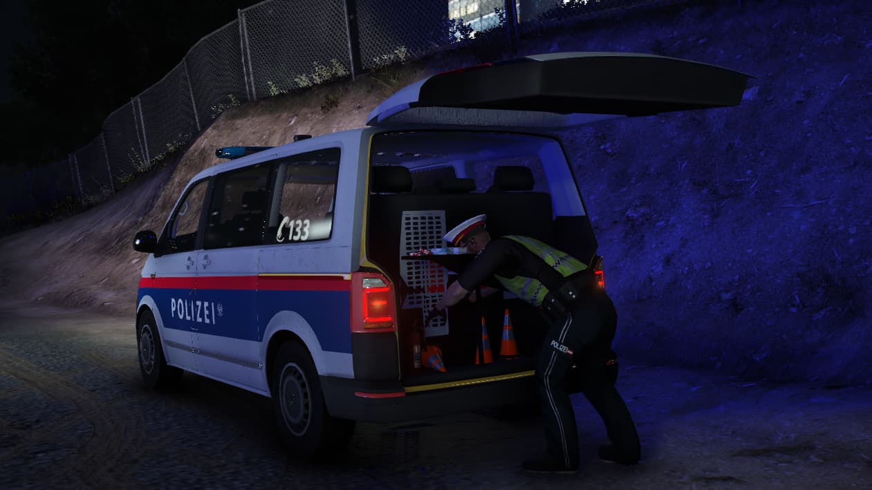 SchockLifeRP V2-2, Polizeiausrüstung bei Nacht — Originalscreenshot aus dem privaten Archiv